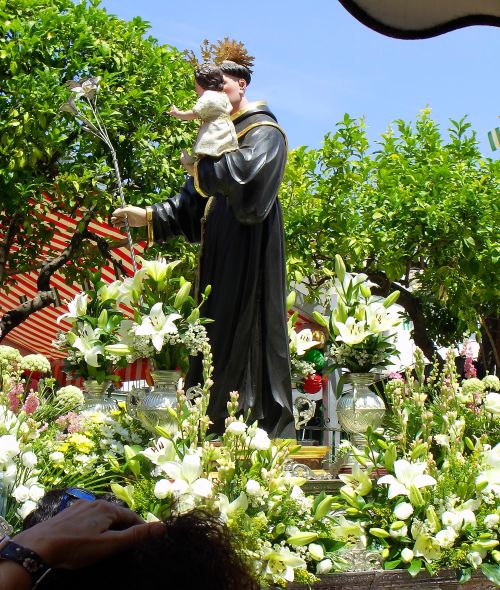 San Antonio de Padua statue