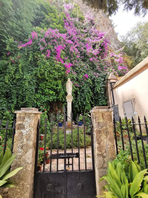 The gardens of the statue at The Iglesia de Santa Maria de la Mesa (Church of St Mary) Zahara de la Sierra