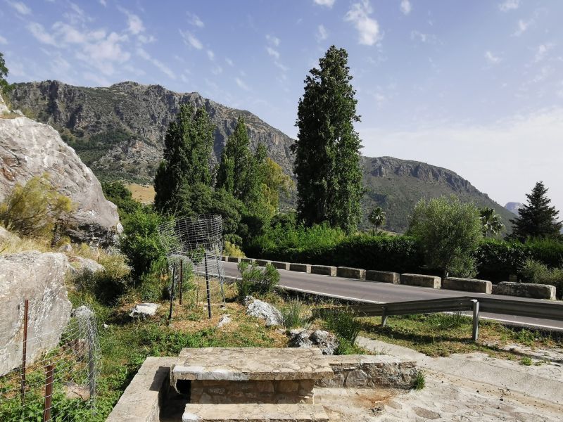 The road to Gaidovar with Monte Prieto beyond