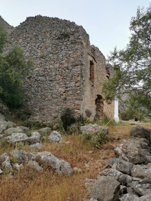 The ruins at the back of Ermita del Calvario, Villaluenga del Rosario