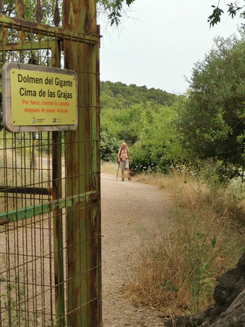 The side gate on the road to the Dolmen del Gigante and the Cima de las Grajas