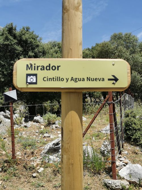 The signpost in the carpark below the Mirador Cintillo y Agua Nueva between Benaocaz and Villaluenga del Rosario