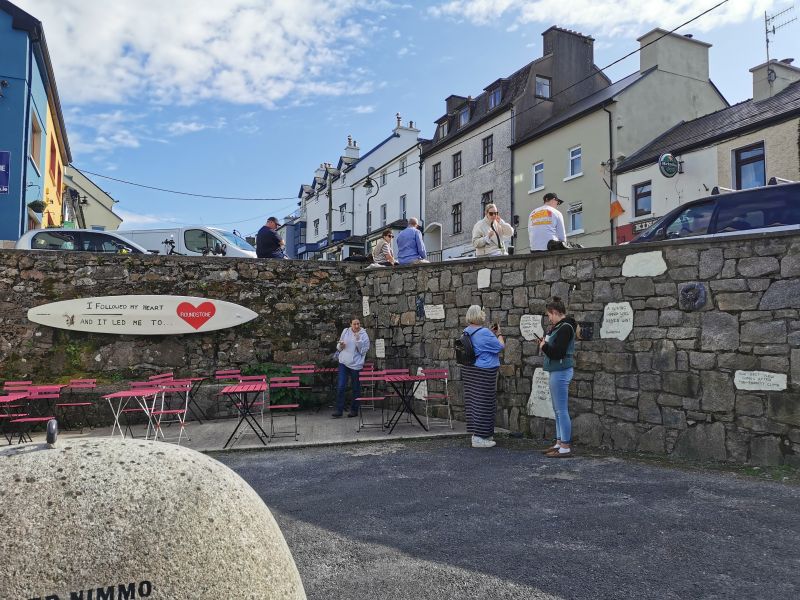 Dionee, Francesca and Matilda reading the wall plaques at the cafe in Roundstone