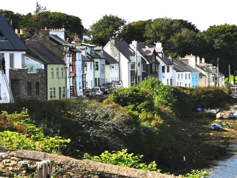 Roundstone coloured houses on the entrance road