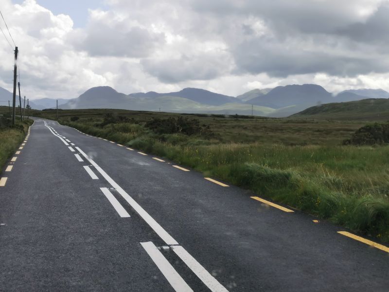 The narrow road between Clifden and Kylemore Abbey